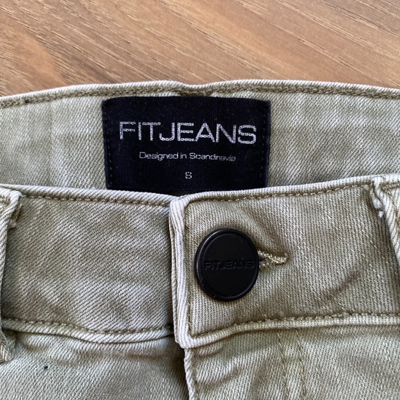 Fitjeans - Pastel Flared khaki (Like New) - Picture 9 of 11